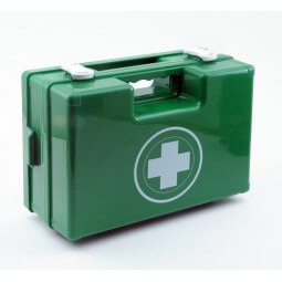 Trousse de secours travaux produits inclus BTP avec coffret vert en plastique à poignée