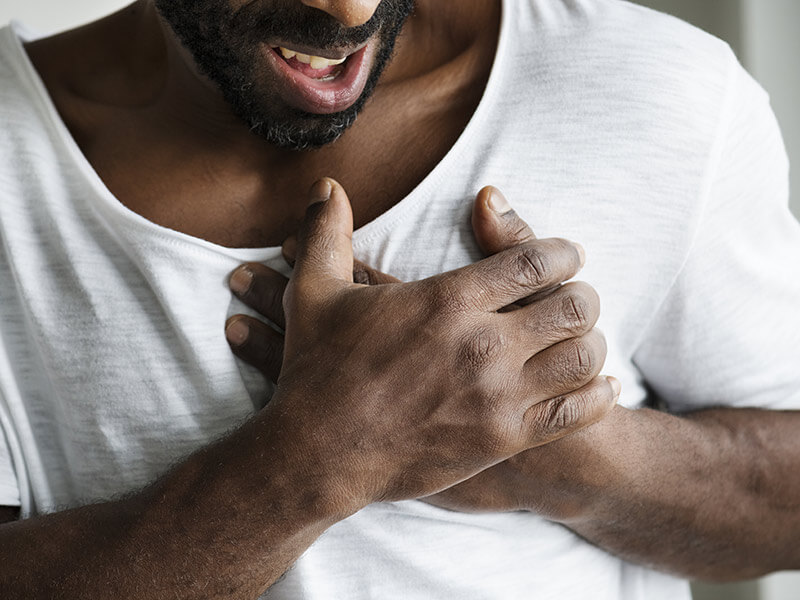 homme faisant un arret cardiaque